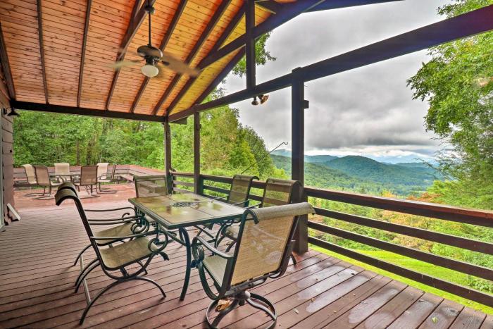 Stunning Mtn Views! Cullowhee Cabin and Guest House
