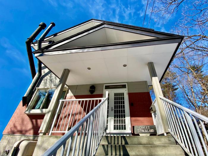 Chalet Strickland