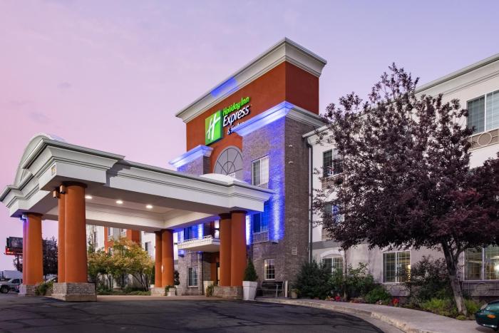 Holiday Inn Express & Suites Evanston by IHG