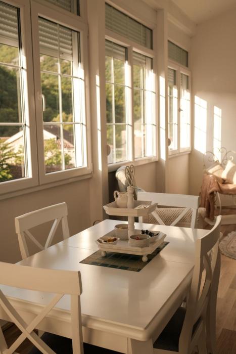 Ivana Apartment , Lake & River View in Town Center