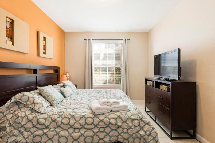 Spacious 2BR 2BA with Balcony 5 Mins to Convention Center & Epic Universe