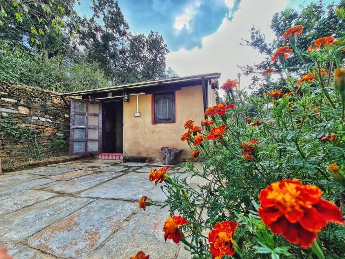 Sharda Stays Binsar Himalayas