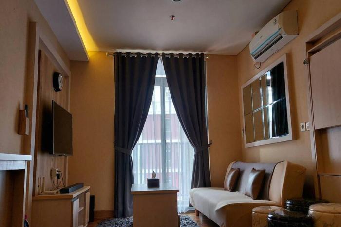 Apt Pejaten Park 1 BR Brown with Netflix, DisneyHot & Swimming Pool