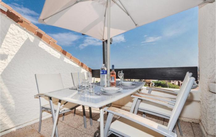 Beautiful Apartment In Le Barcares