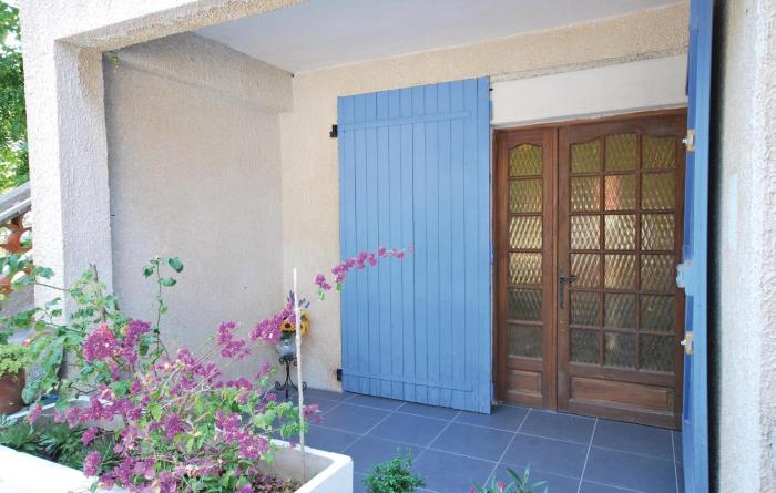 Cozy Apartment In Six Fours Les Plages