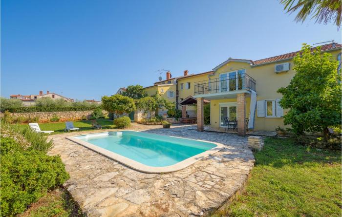 Amazing home in Porec with Outdoor swimming pool and 4 Bedrooms