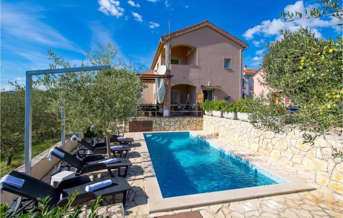 Beautiful Home In Pinezici With 5 Bedrooms, Sauna And Outdoor Swimming Pool