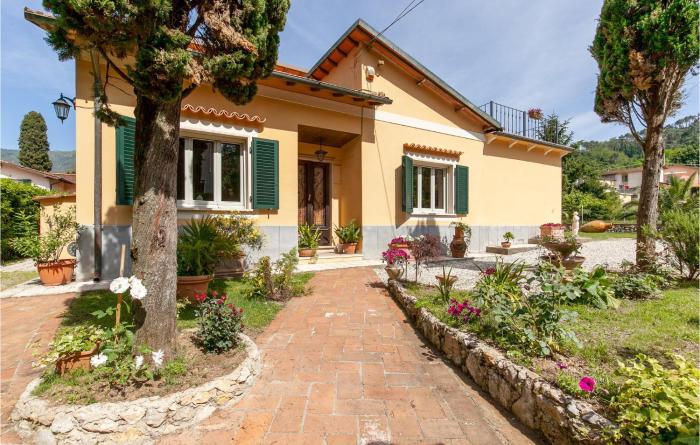 3 Bedroom Lovely Home In Camaiore