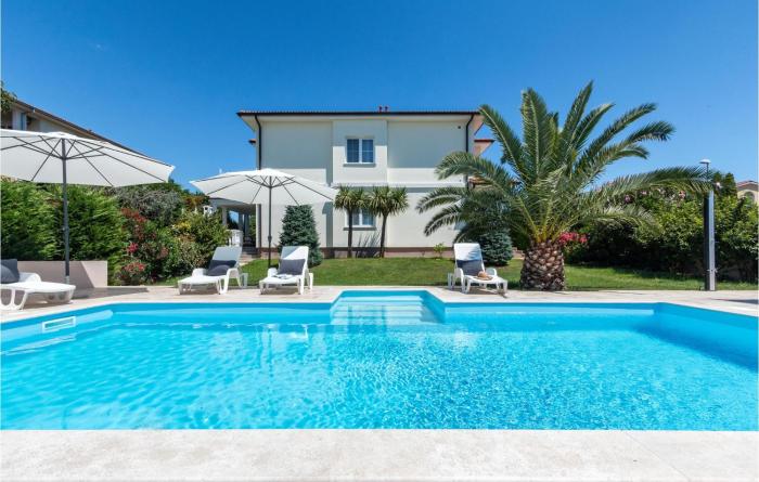 Amazing Home In Pula With 4 Bedrooms, Wifi And Outdoor Swimming Pool