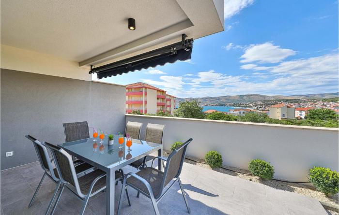Beautiful Apartment In Okrug Gornji With 1 Bedrooms, Wifi And Outdoor Swimming Pool