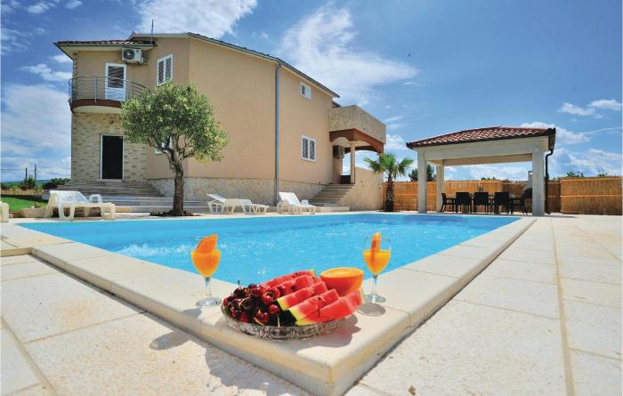 Amazing Home In Pridraga With 5 Bedrooms, Wifi And Outdoor Swimming Pool