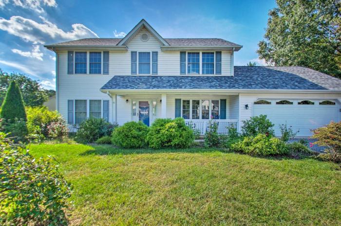 Forest Family Escape 2 Miles to Poplar Forest