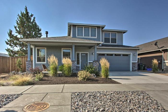 Bend Home w Patio + Fire Pits < 3 Mi to Dtwn