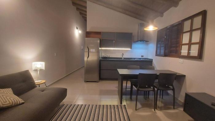 Cepilho - Flat com cozinha, 50mts da Praia, Churr, Piscina, WiFi eficiente, Netflix