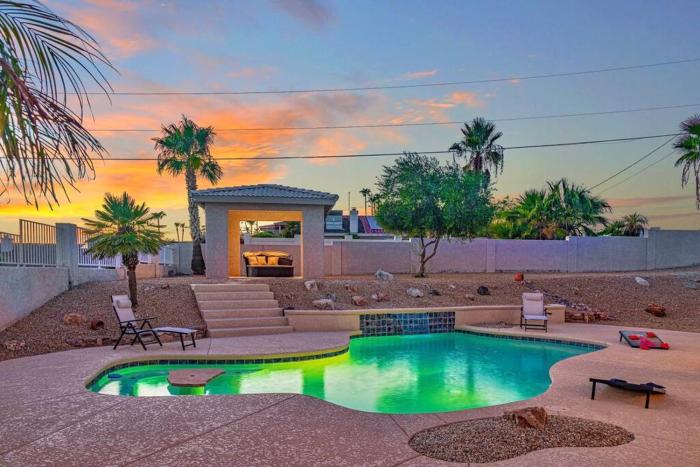 Resort Style Living w Pool, Spa, Games