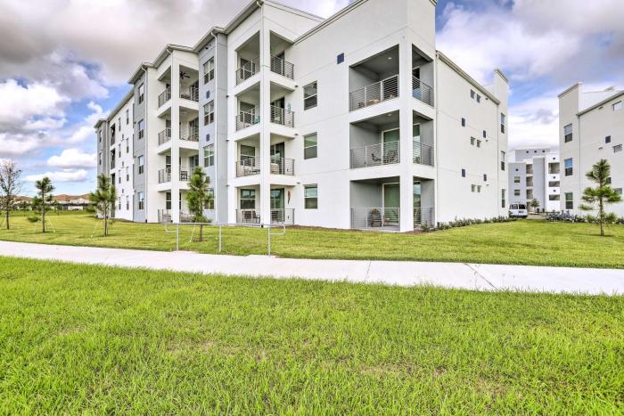 Kissimmee Condo about 10 Mi to Disney Attractions