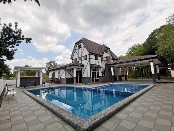 PRIVATE VILLA LOT 986 at AFamosa Resorts Melaka Villa, 5rooms, private pool, BBQ, KARAOKE with surcharge