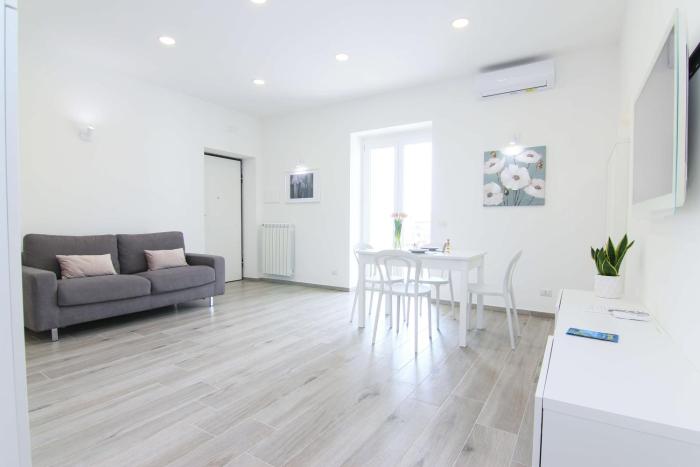 FOUR WHITE APARTMENTS