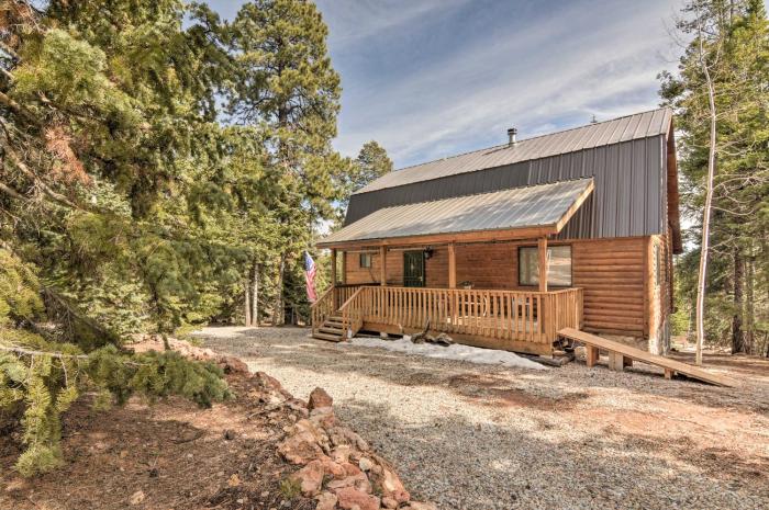 Duck Creek Village Cabin w Deck on Half Acre