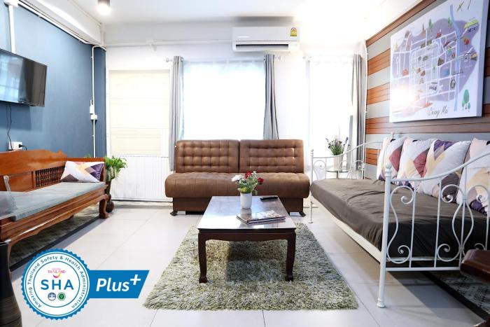 Cosy Town Home at the Old City