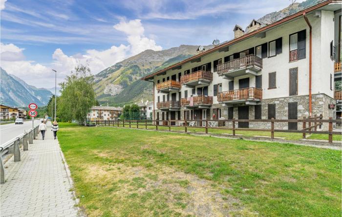 2 Bedroom Cozy Apartment In Morgex