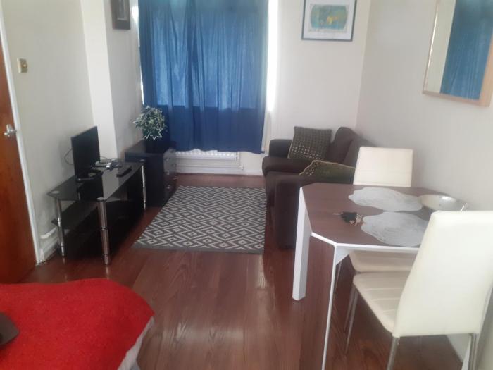 South London 1-Bed Apt Sleeps 3 8 mins to Tube