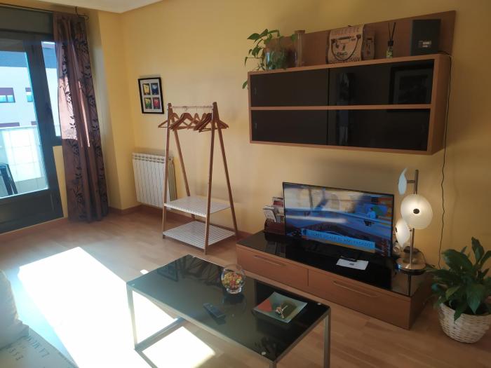 Apartamento el Parque AIRE CONDICIONADO PISCINA terraza con vistas montaña entorno tranquilo ideal mascotas