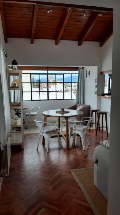 Hermoso departamento céntrico en ultimo piso, con cochera