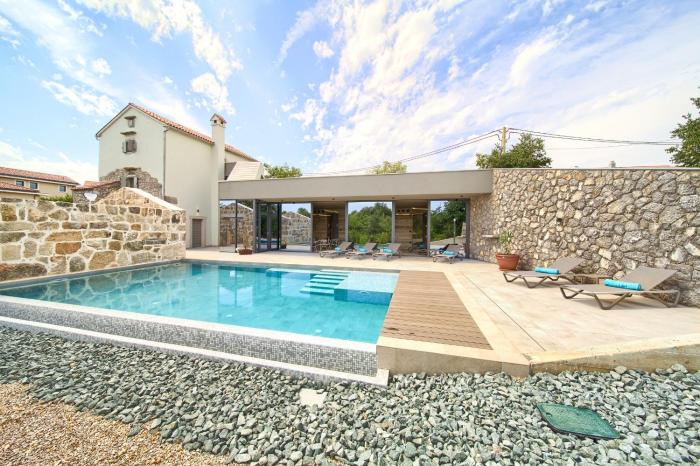 Luxury Jerini House with pool and wellness