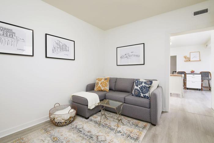 Rosemont Oasis 1BR 2BA near Metro
