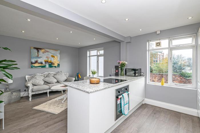 The POPULAR Chester Racecourse Apartments, Sleeps 4, FREE Parking