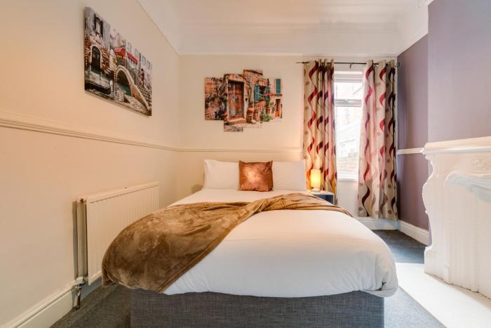 Hull Large 4 Bedrooms 8 Beds Home - Close to A63 MKM Stadium & HRI