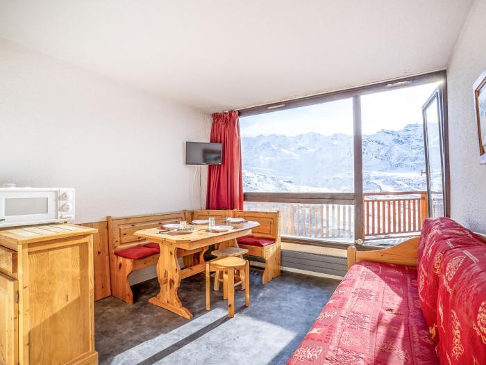 Apartment Trois Vallées 516 by Interhome