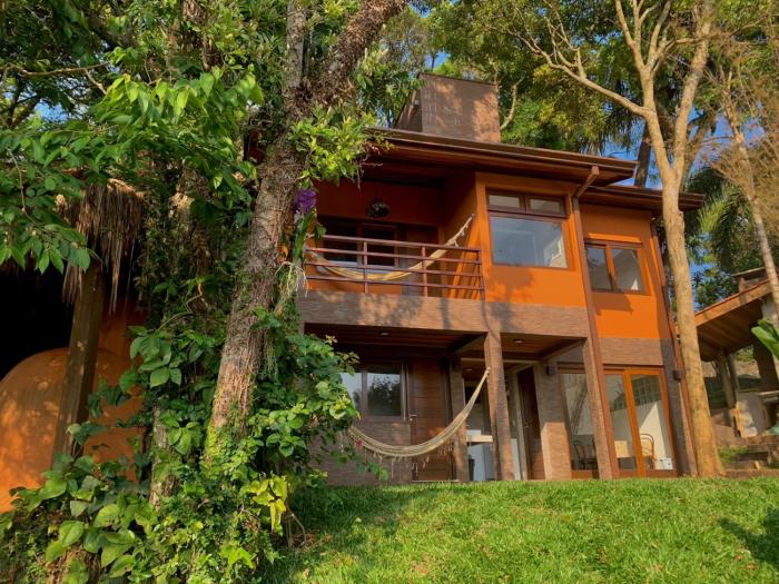 Casa na montanha em condomínio de alto padrão