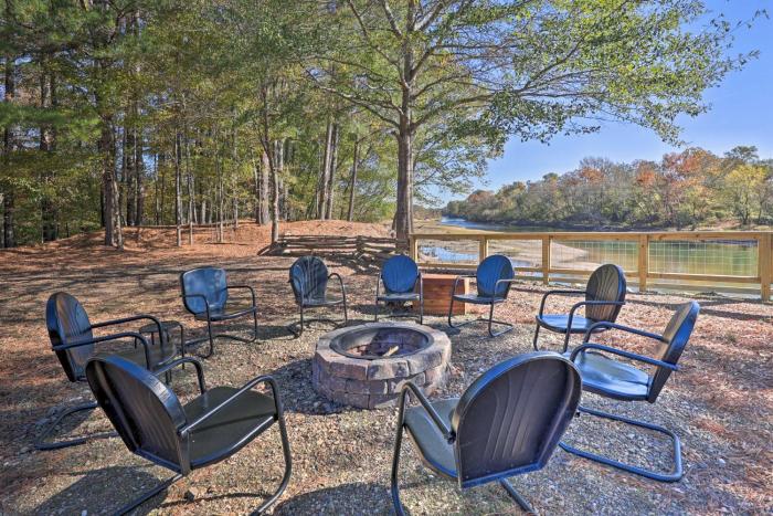 Waterfront Deck Home on Ouachita River!