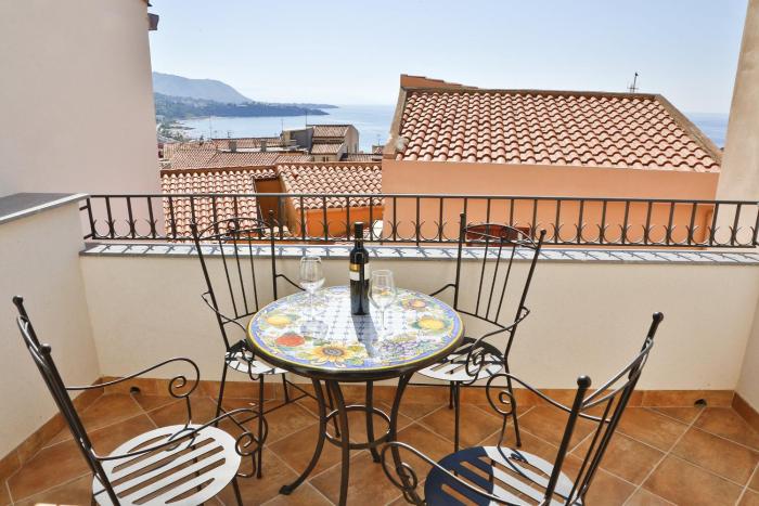 Terrazza della Rocca (by Vacation Service)