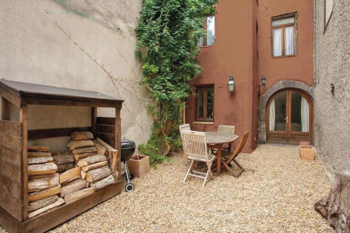 Marseillan 18th Century 2-Bed House Sleeps 6