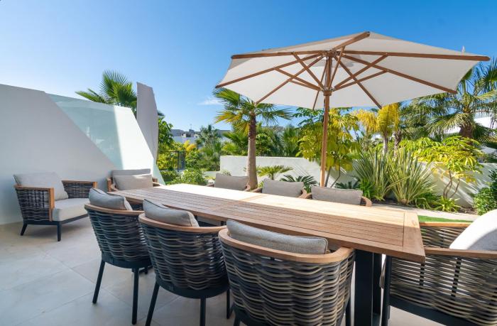 Luxurious Townhouse with Roof Top Plunge Pool