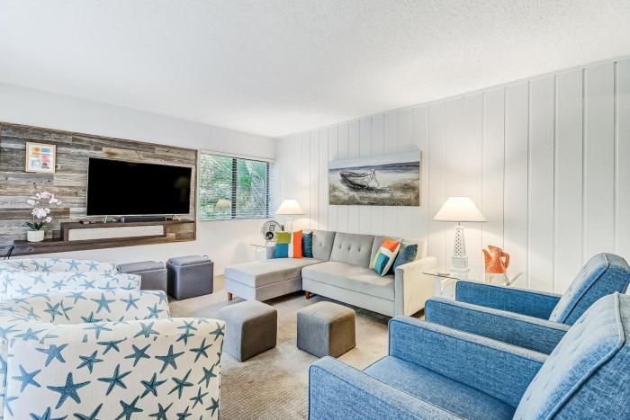 Beachwood Residence Nestled in a Canopy of Oak Trees