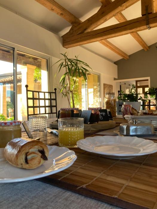 Le Patio, chambres d hôtes pour adultes en Camargue, possibilité de naturisme à la piscine,