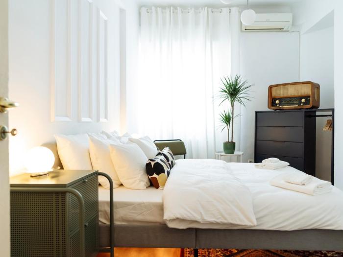 Lovely vintage double studio in city center