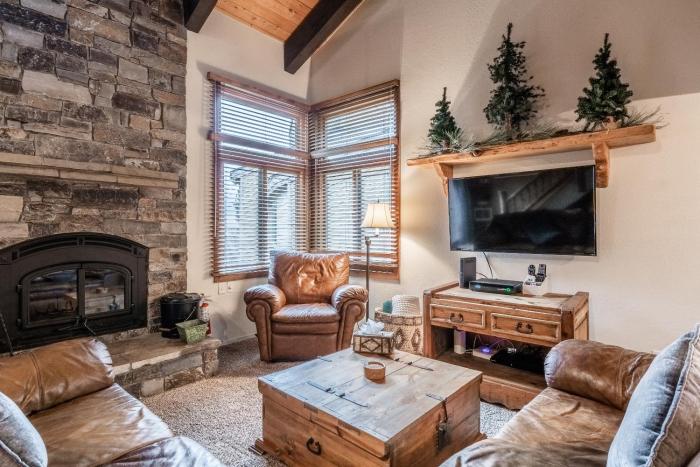 Mammoth Creek Townhome # 40 Updated 2 bedrooms and Loft 2 and half bath Steps to free town shuttle stop