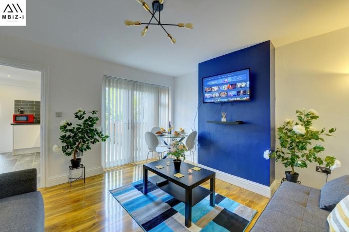 New Duston 4-BR House, En-suite, Garden, Parking