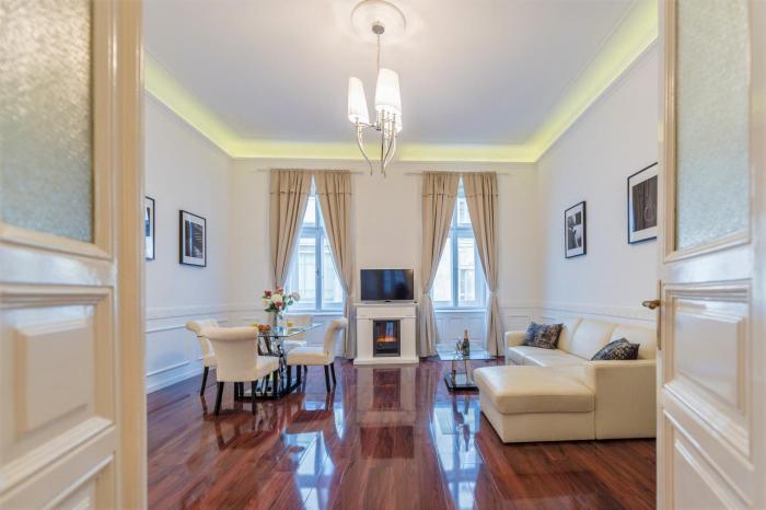 Music Academy Bedroom Suite Café Vian Apartman Kft