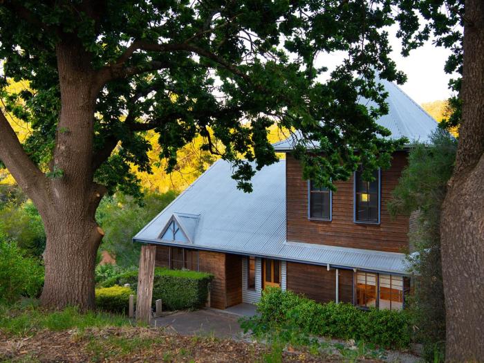 French Cottage- 2 bedrooms with huge spa