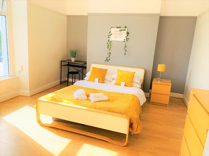 Swansea Beach Townhouse - 350 yard from the beach!