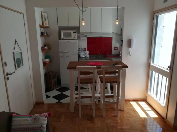 Súper cómodo y hermoso depto, lleno de luz y arte!