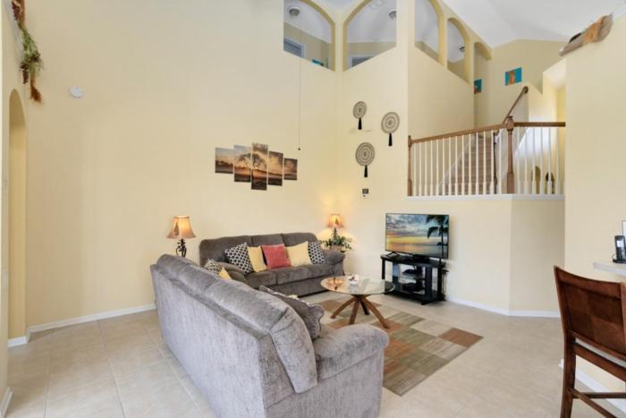 Fantastic Resort 5BR House - South Facing Pool Spa villa