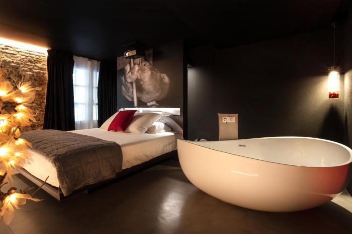 The Black Boutique -- Turistea Suites