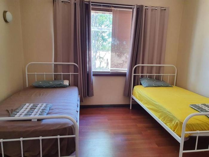 Three bedroom double lounge large house, sleeps 6